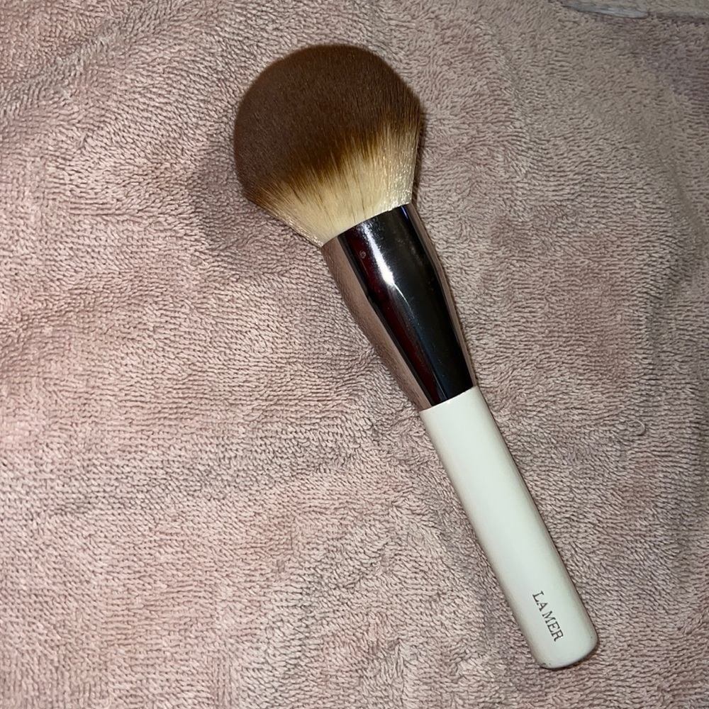 La Mer powder brush